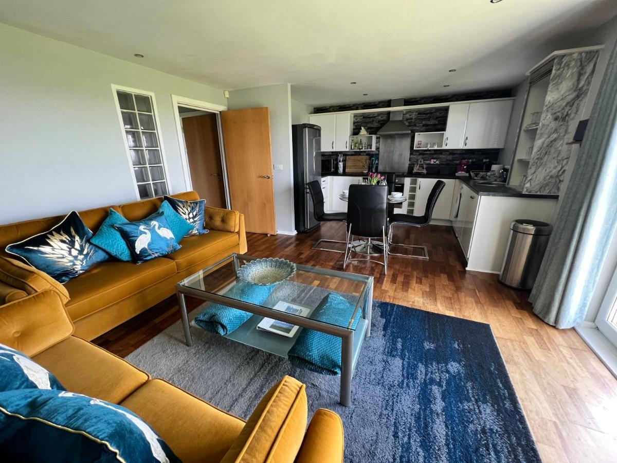Cockledora, A Luxury Ground Floor Beachfront Apartment Llanelli Dış mekan fotoğraf